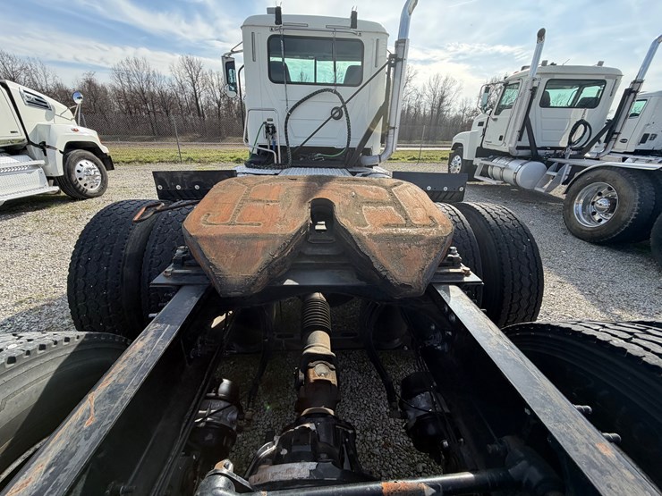 2016-mack-pinnacle-cxu613-image-14