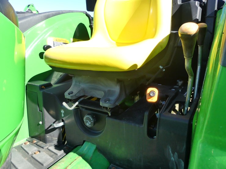 2019-john-deere-4044m-image-13