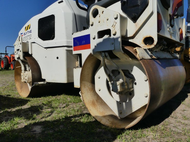 2014-caterpillar-cb24b-image-5