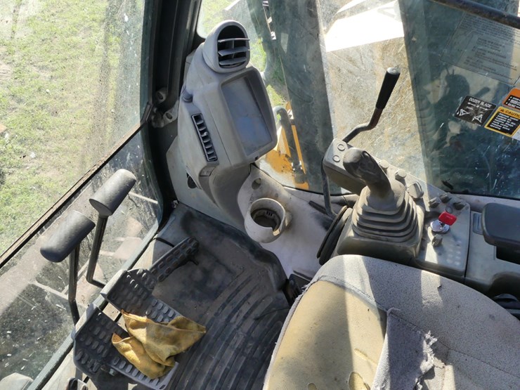 2013-deere-75g-image-12