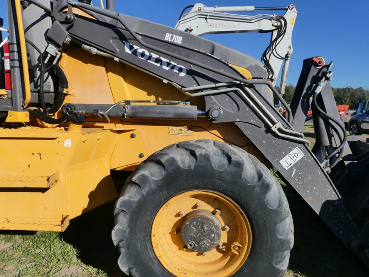 2012-volvo-bl70b-image-14