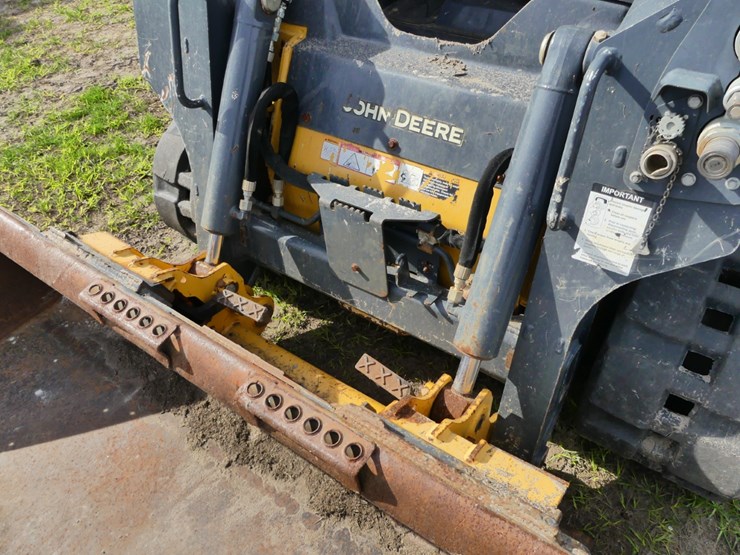 2020-deere-317g-image-11