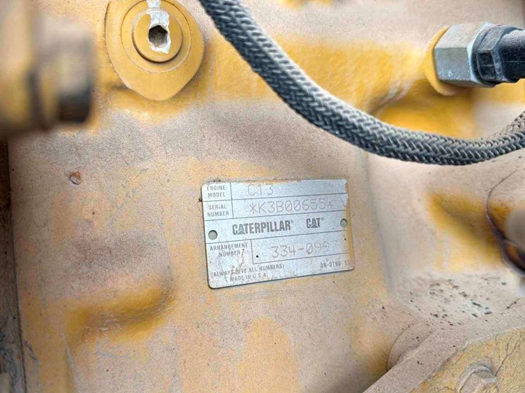 2012-caterpillar-15-image-14