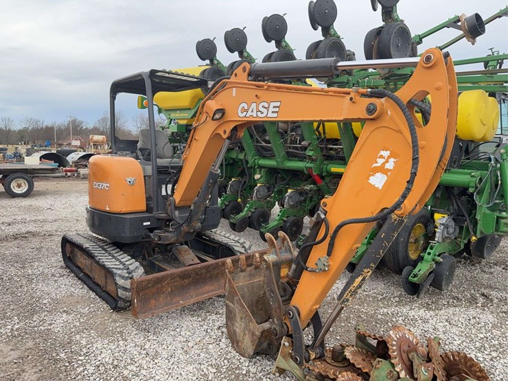 2018-case-cx37c-image-3