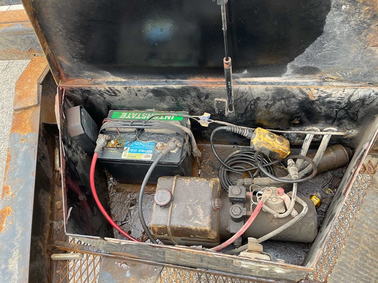 #1994-•-2017-trailer-(no-title)-(of)-image-39