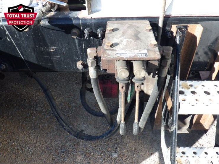 2020-freightliner-cascadia-113-image-8