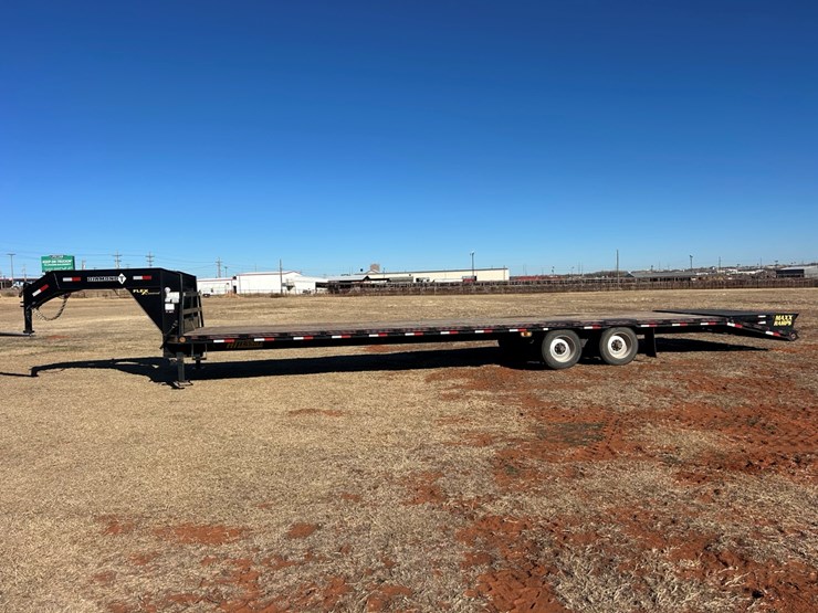 #89-•-2024-diamond-t-gn-flatbed-image-2