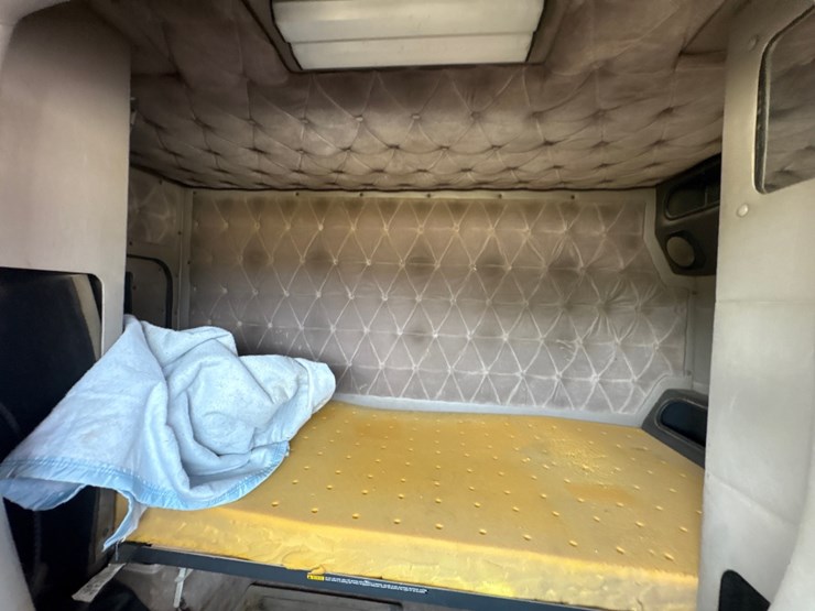 1994-international-9400-eagle-image-16