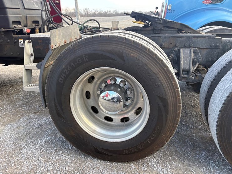 2007-peterbilt-379-image-12