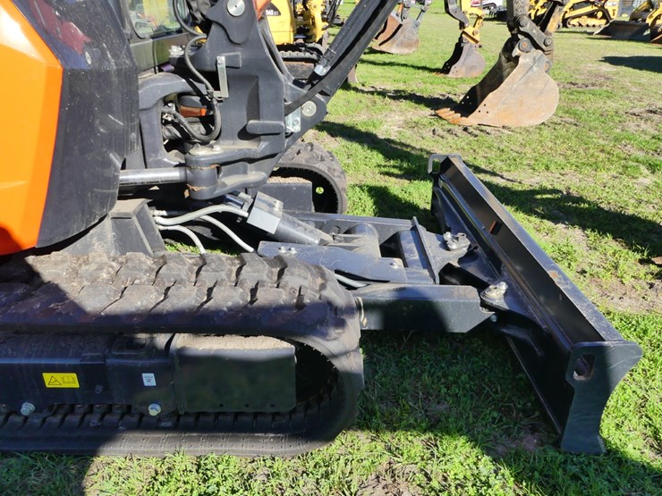 2025-kubota-kx040-5-image-9