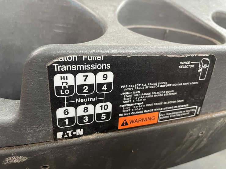 #1000-•-2015-international-tandem-axle-day-cab-semi-tractor-(has-wi-title)-image-38