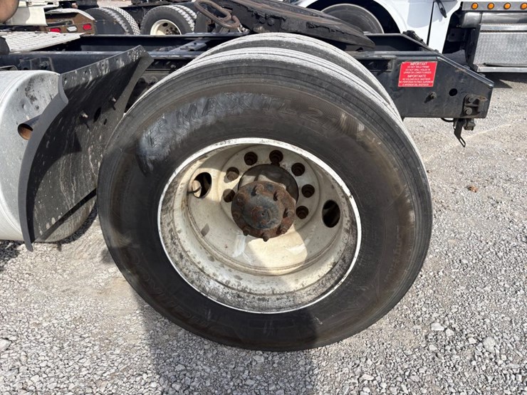 #30707-•-2016-volvo-single-axle-truck-tractor-image-11