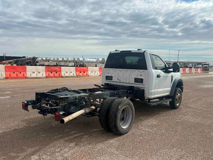 2020-ford-f550-image-4