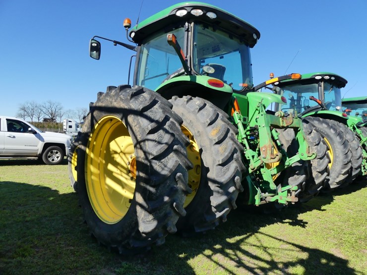 2012-john-deere-8235r-image-4
