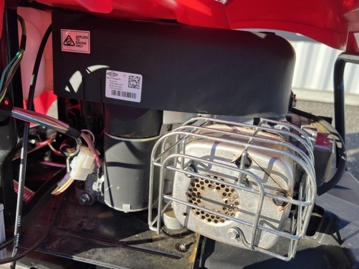 2023-craftsman-r110-ride-on-mower-image-15