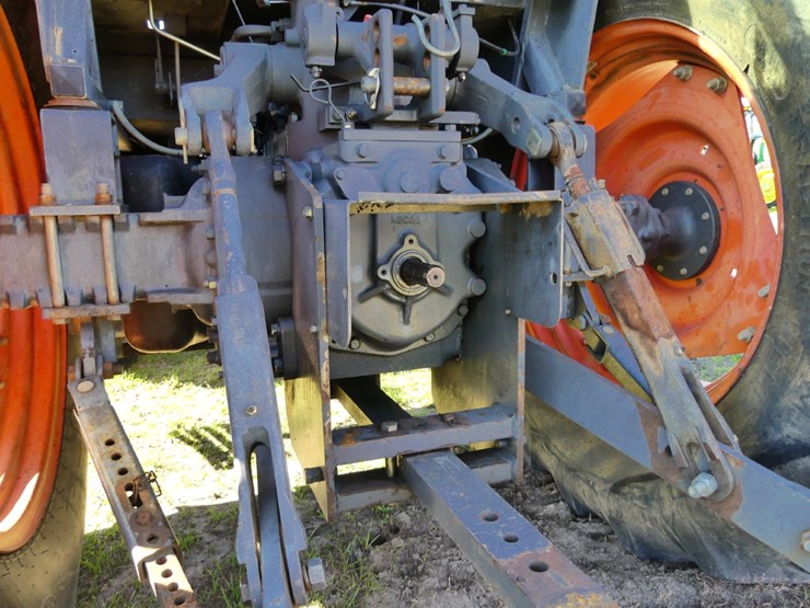 2009-kubota-m108s-image-7