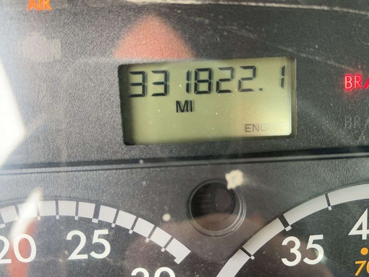 2014-freightliner-cascadia-125-image-17