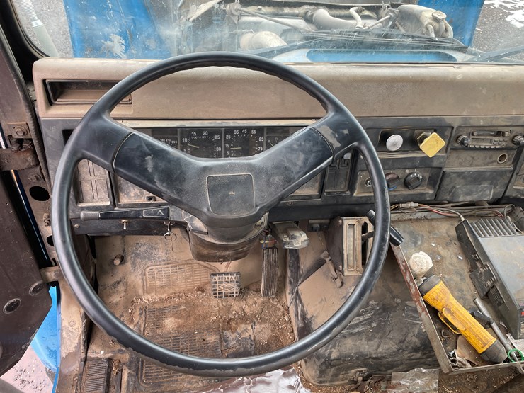 #1015-•-1992-navistar-international-transportation-flatbed-truck-(has-wi-title)-image-44