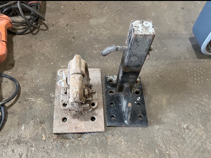 #99-•-lot-of-2-hitche-pieces-image-1