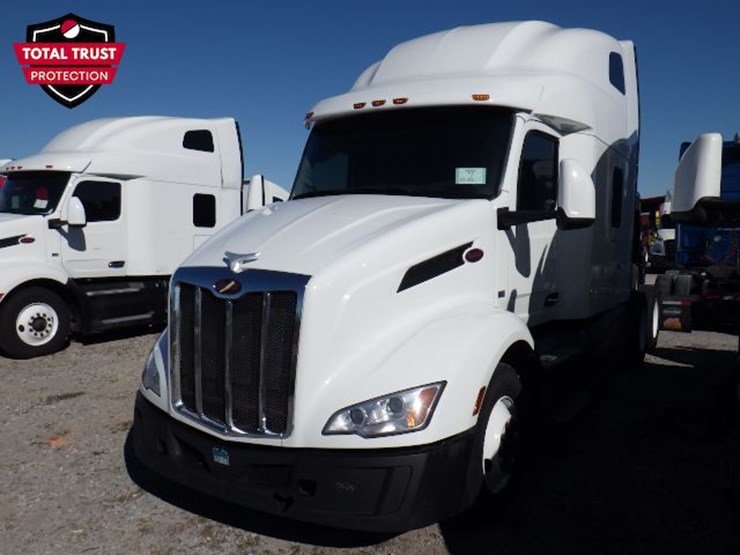 2023-peterbilt-579-image-1