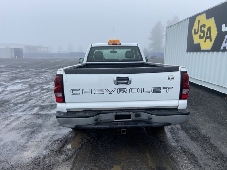 2004-chevrolet-silverado-4x4-pickup-image-4