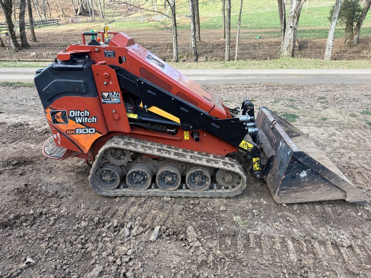 2021-ditch-witch-sk800-image-1
