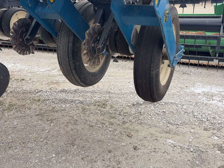 2008-kinze-3600-image-16