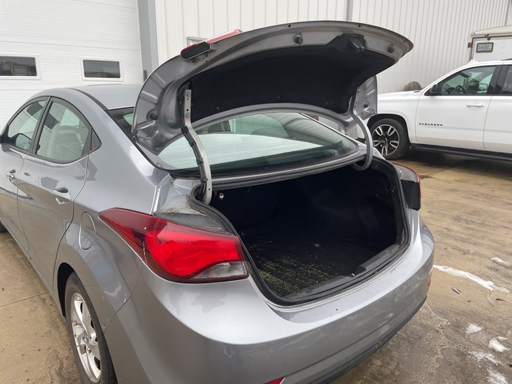 #1048-•-2015-hyundai-elantra-sedan-(has-wi-title)-image-25