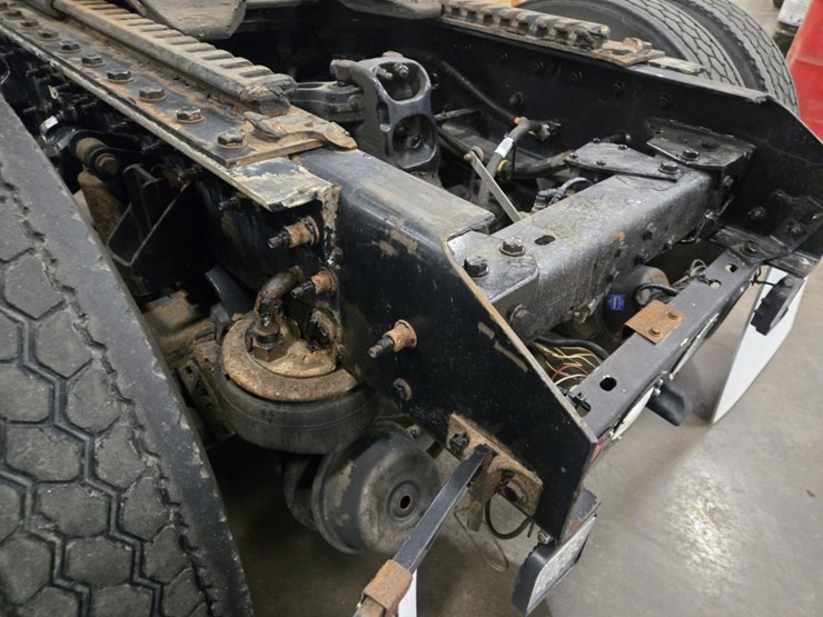 2017-kenworth-t680-image-37