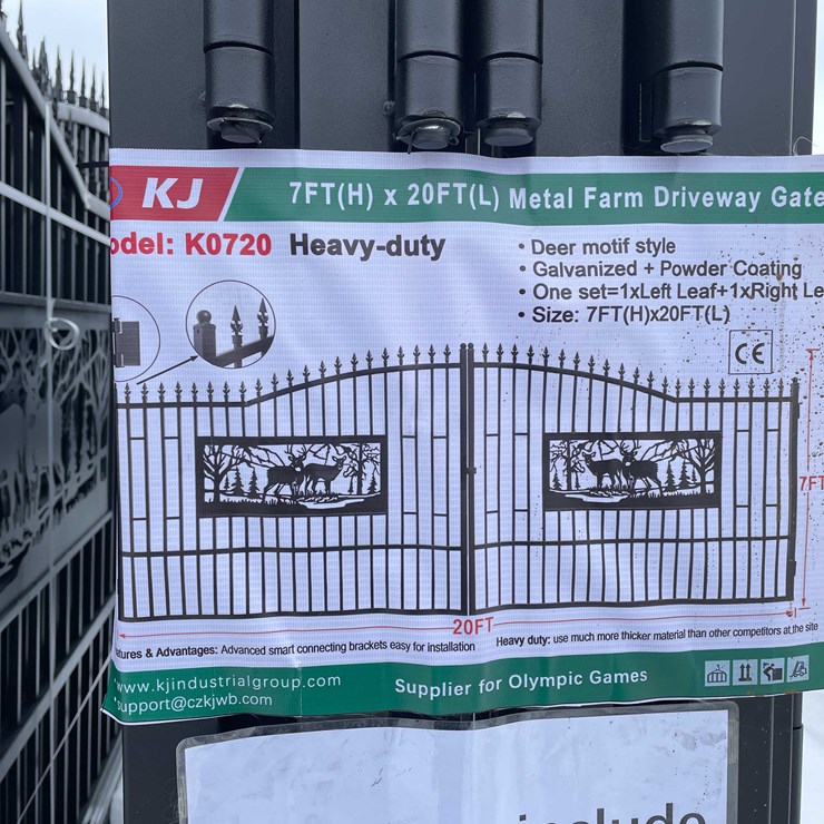 #4048 • Metal Farm Driveway Gate (O12)