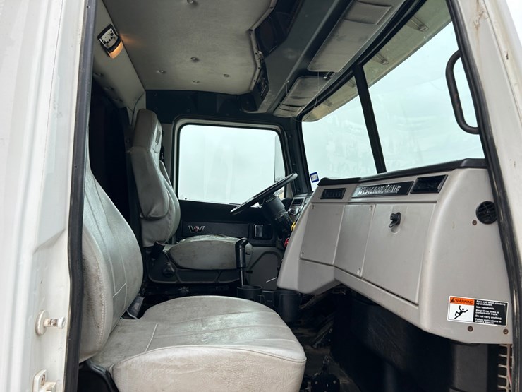 2014-western-star-4900-image-6