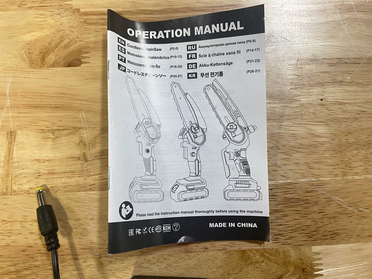 #2040-•-dewalt-style-20v-mini-cordless-chainsaw-kit-with-(2)-batteries,-charger,-and-case-(pr12)-image-10