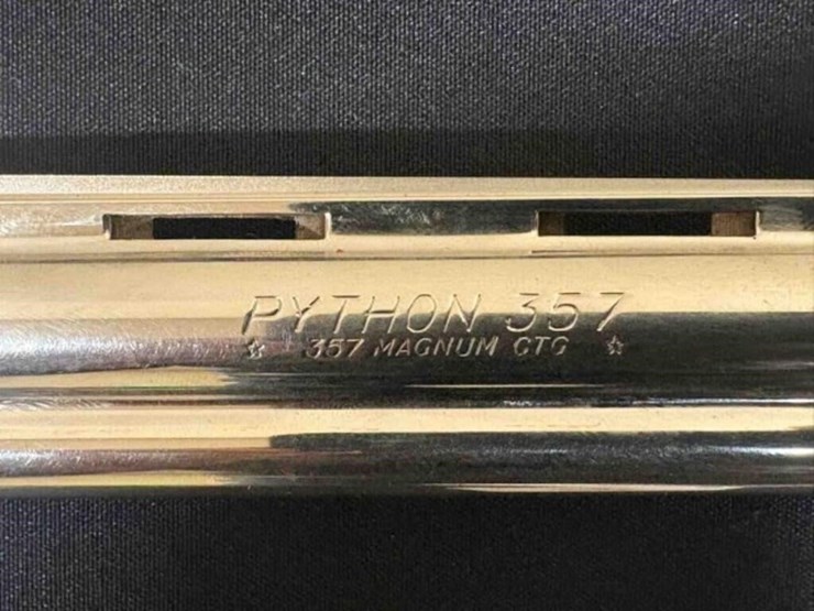 colt---python--357-mag.-revolver-image-6
