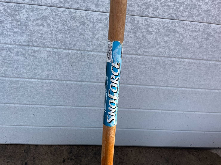 #4079-•-snow-shovels-(o3)-image-6