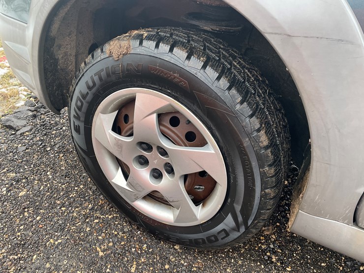 #1026-•-2006-pontiac-vibe-hatchback-(has-wi-title)-image-8