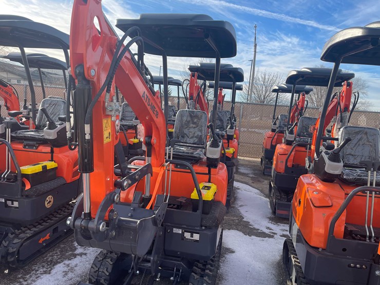 #2000-•-2025-unused-me18-mini-excavator-(o9)-image-1
