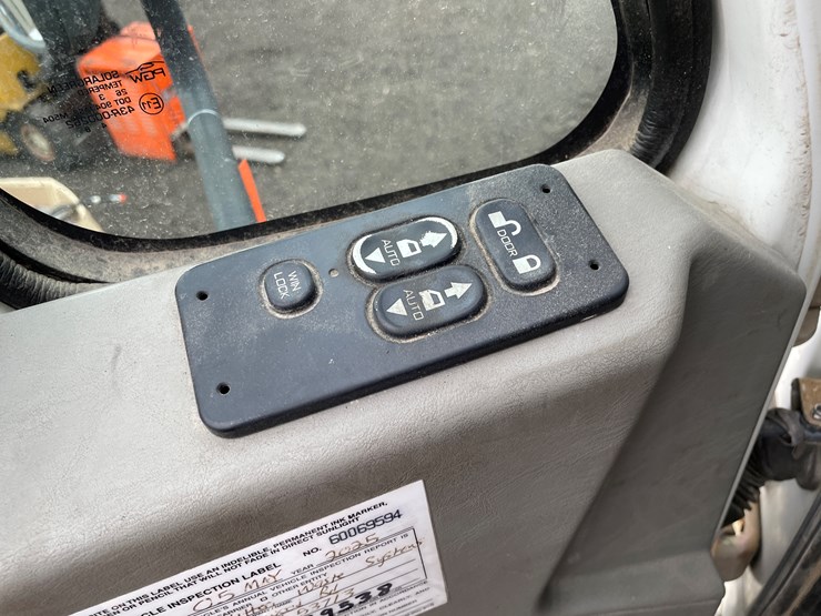 #1000-•-2015-international-tandem-axle-day-cab-semi-tractor-(has-wi-title)-image-41