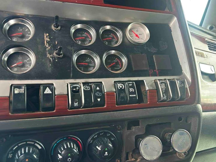 2006-kenworth-w900-image-12