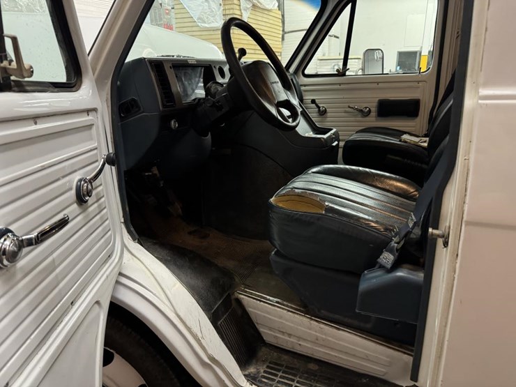 #2225-•-1996-chevrolet-box-truck-image-22