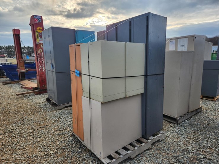 #6046-•-(4)-cabinets-and-locker-image-2