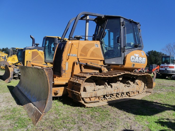 2013-case-850l-image-1