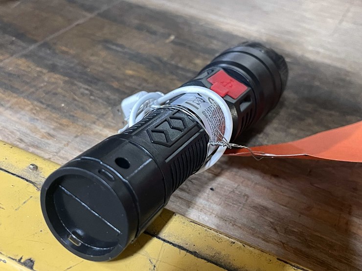 #2025-•-tactical-led-flashlight-(pr11)-image-4