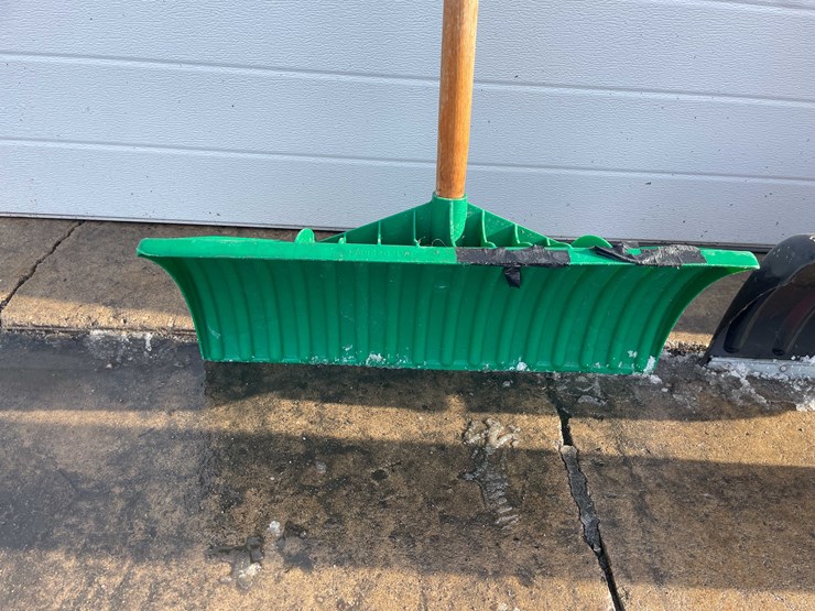 #4079-•-snow-shovels-(o3)-image-7