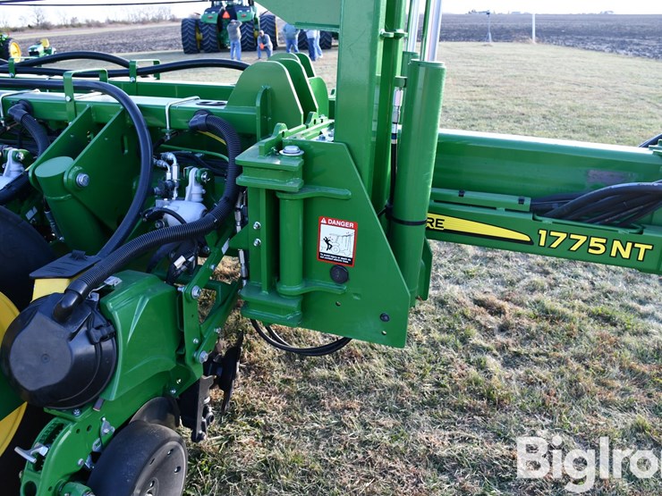 2020-john-deere-1775nt-image-12