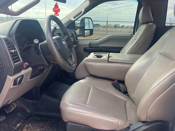 2020-ford-f550-image-8