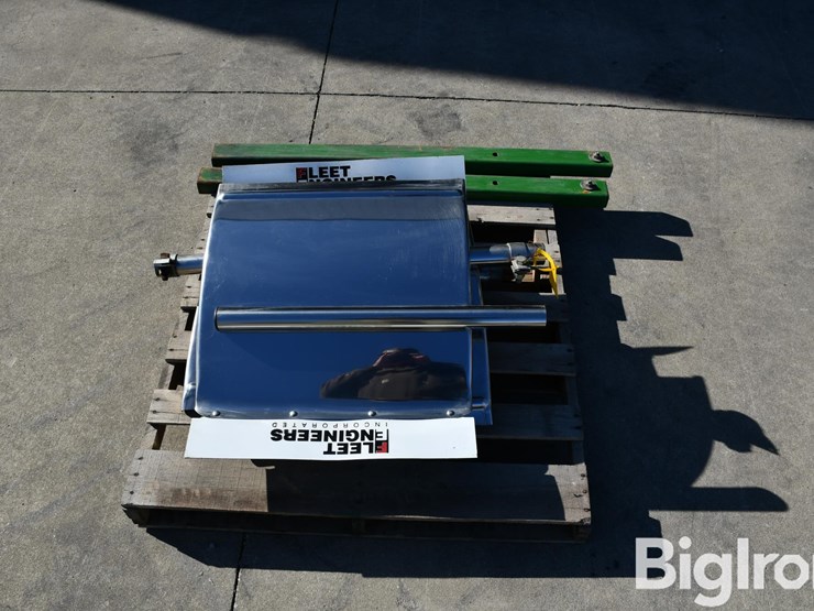 fleet-engineers-2-fenders-and-2-brackets-image-2