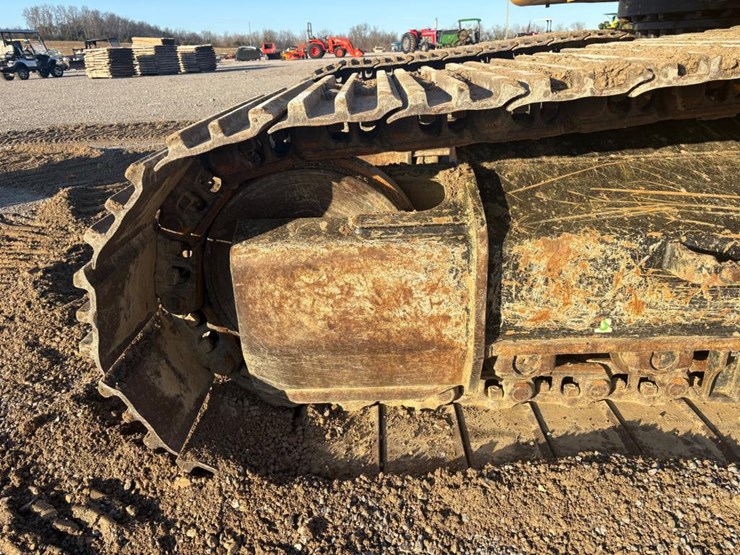 2021-caterpillar-330-image-41