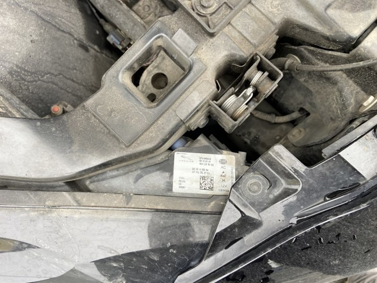 2017-jaguar-xe-25t-sedan-image-38