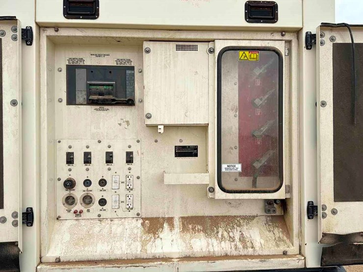 2012-caterpillar-15-image-9