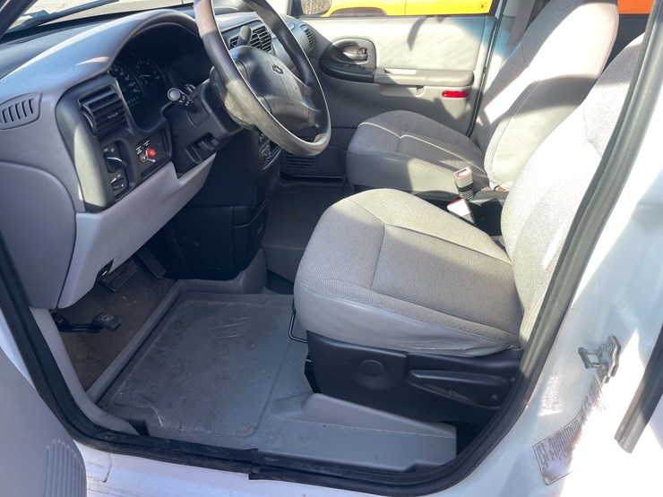 2005-chevrolet-venture-image-39